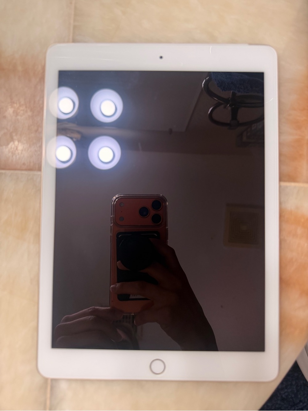 Apple iPad White Front-Facing Tablet